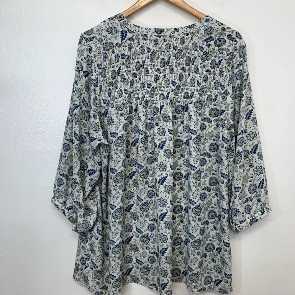 Rose & Olive Blouse 1X Button Front Blue Floral Smocking Flowy Light Office Work - Picture 4 of 11